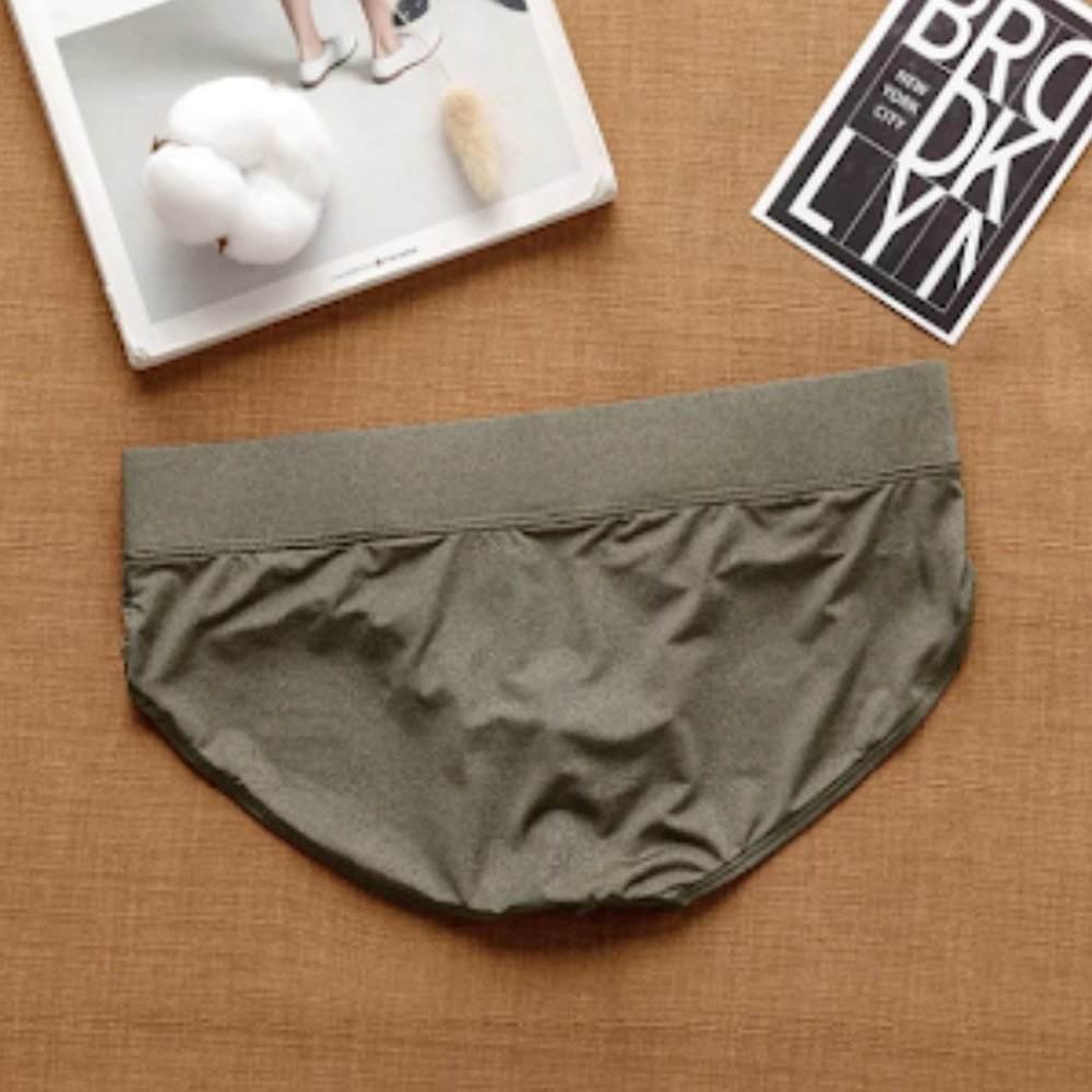 Men's Briefs: Fits a Large. - Picture 2 of 5